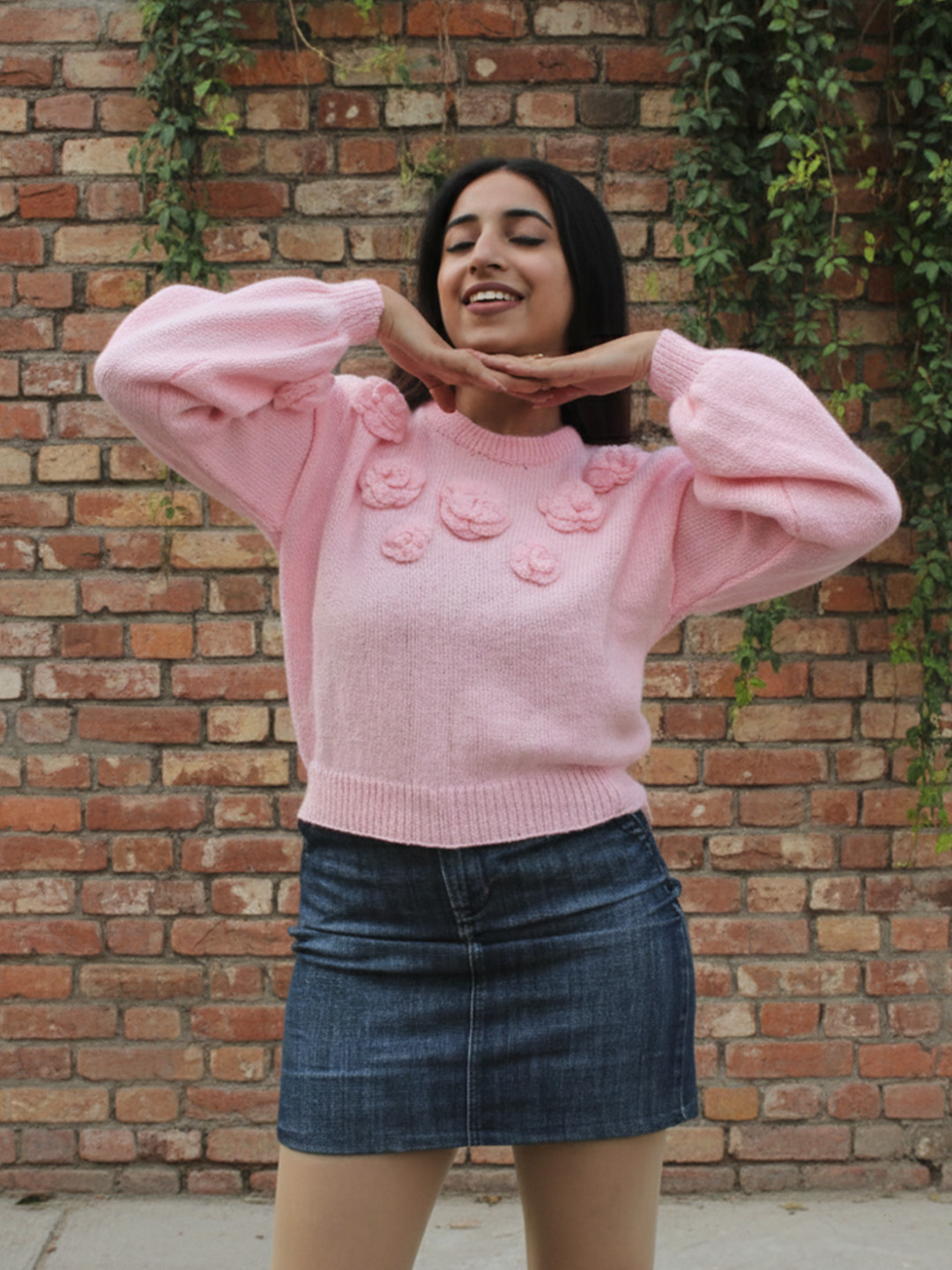 Handknitted Rose Detailed Pullover - Pink