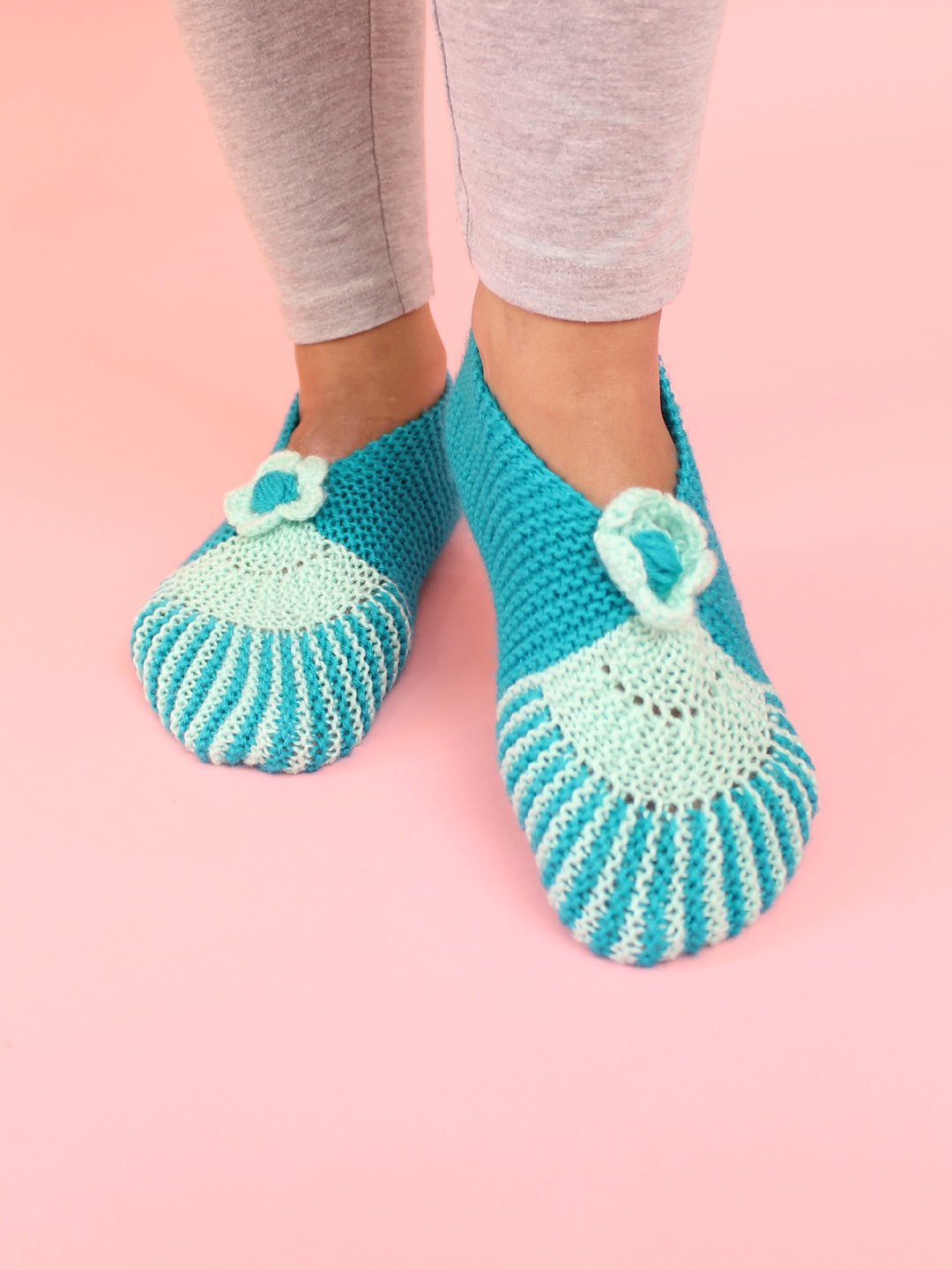 Velvery Handmade Knitted Womens Floral Design Ankle Length Socks- Blue