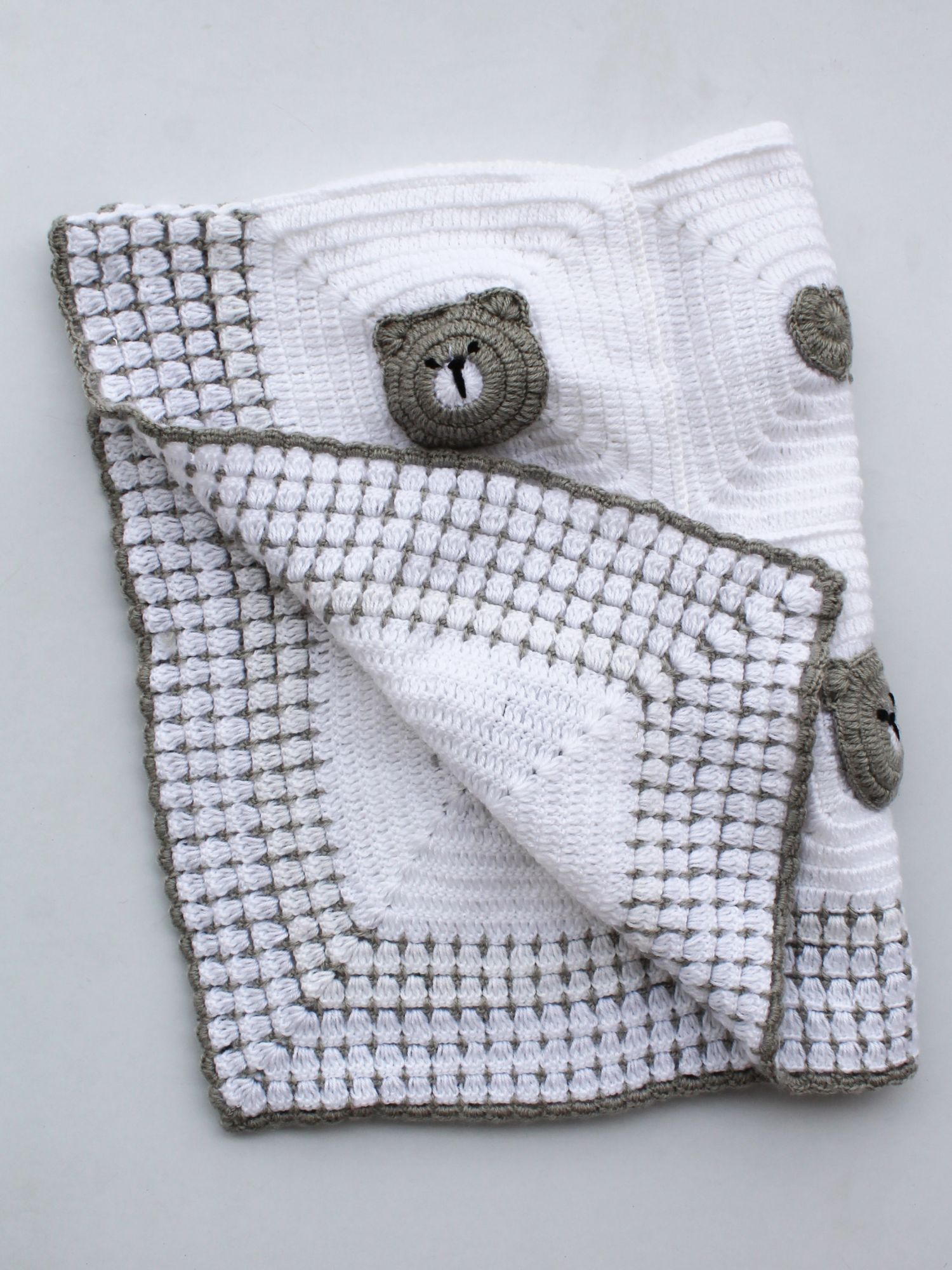 Woonie Bear Face Detailing Handmade Soft Blanket For Winters
