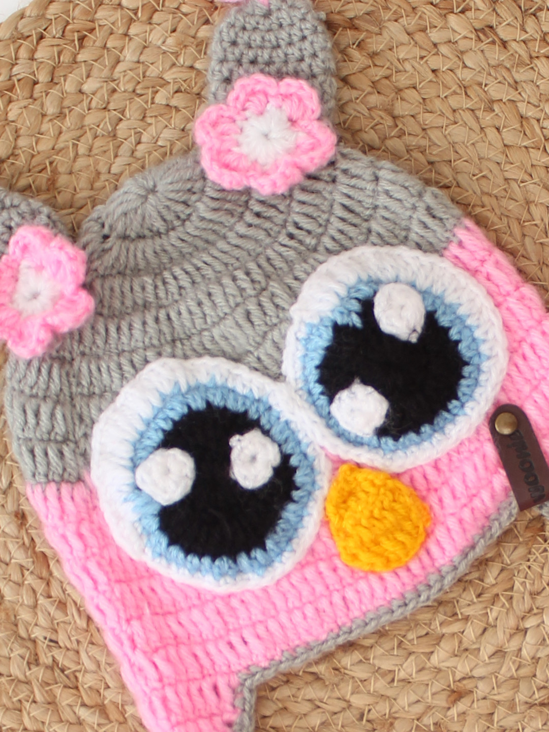 Woonie Bird Eyes Detailed Handmade Woolen Cap - Pink