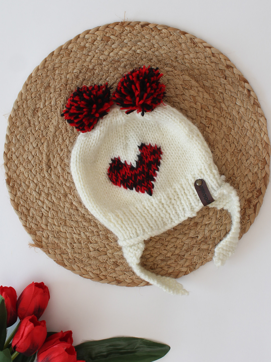 Woonie Heart Detailed Handmade Knitted Cap - off-White