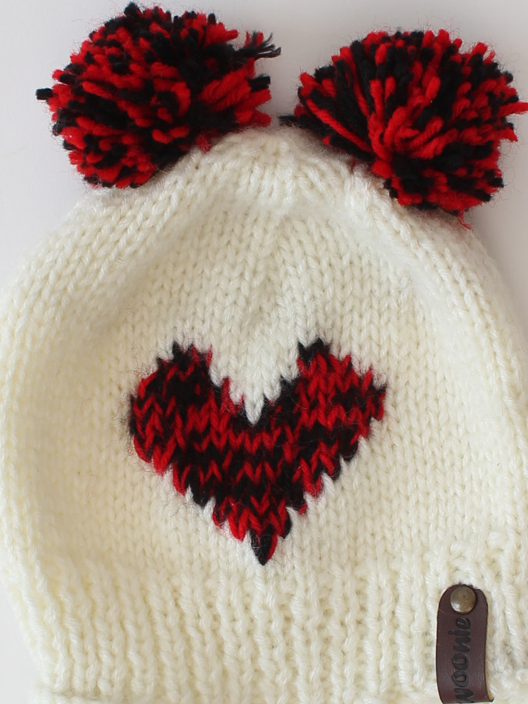 Woonie Heart Detailed Handmade Knitted Cap - off-White