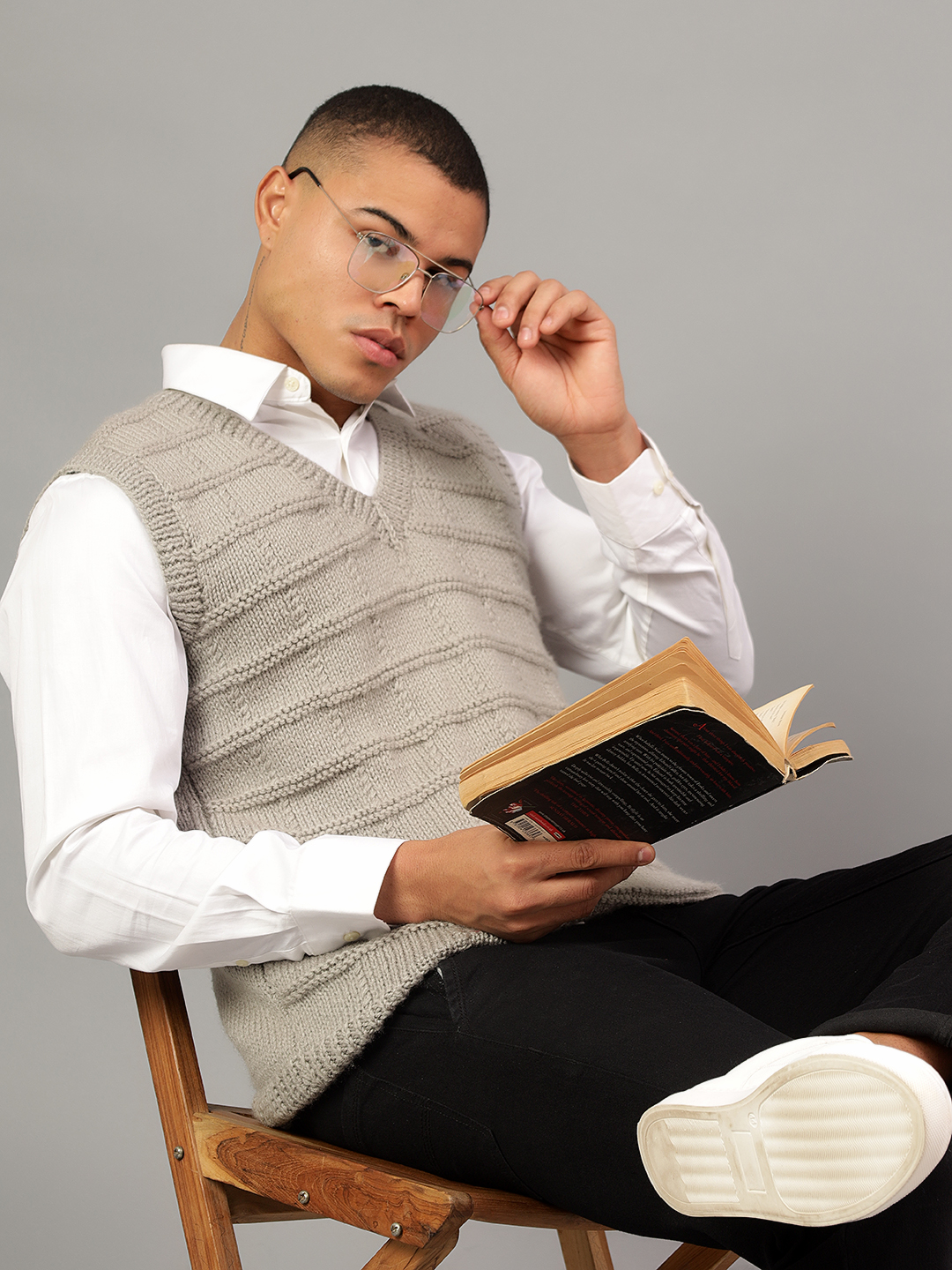 Handcrafted Sleeveless Jumper for Gents - Grey