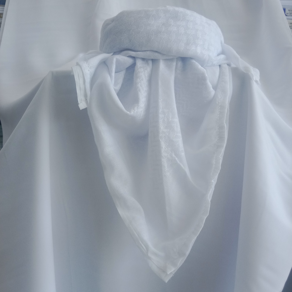 Image of حمدانيه جاهزة نوع رقم 1  بشماغ ابيض مع زر لتعديل المقاسات ولادي/شبابي