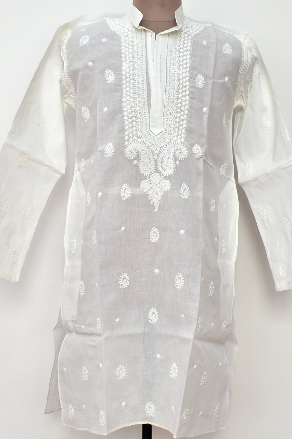 L 42 White Hand Embroidered Chikankari Mens Kurta 13711