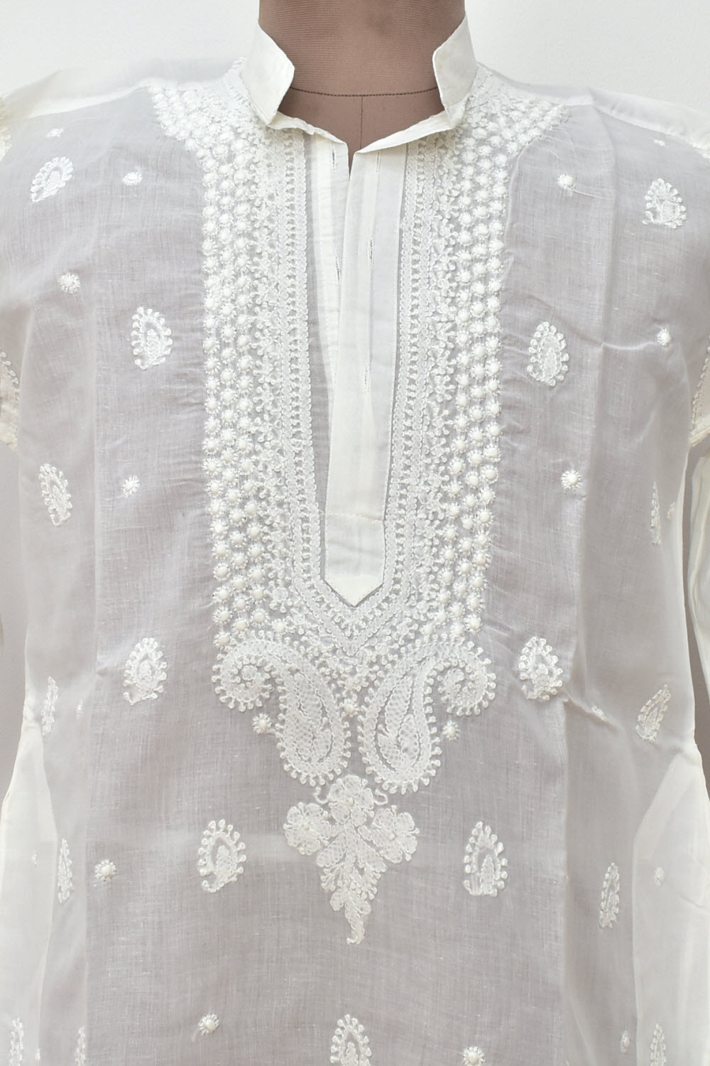 L 42 White Hand Embroidered Chikankari Mens Kurta 13711