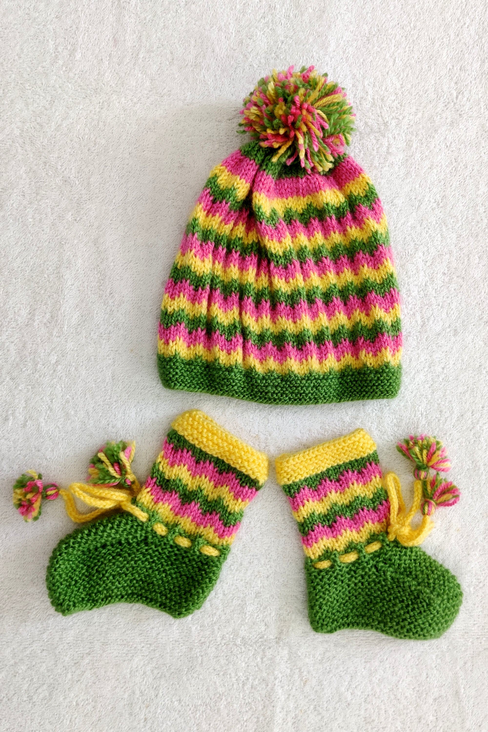 12-18 Months Green-Pink-Yellow Hand Knitted Sweater with Cap and Socks for Kids 16022