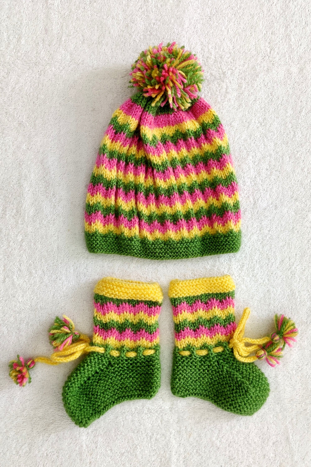 12-18 Months Green-Pink-Yellow Hand Knitted Sweater with Cap and Socks for Kids 16022