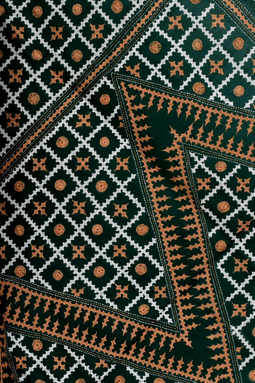 Bottle Green Gujrati Stitched Handloom Pure Silk Saree