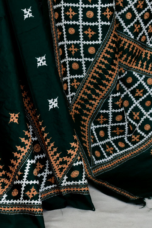 Bottle Green Gujrati Stitched Handloom Pure Silk Saree