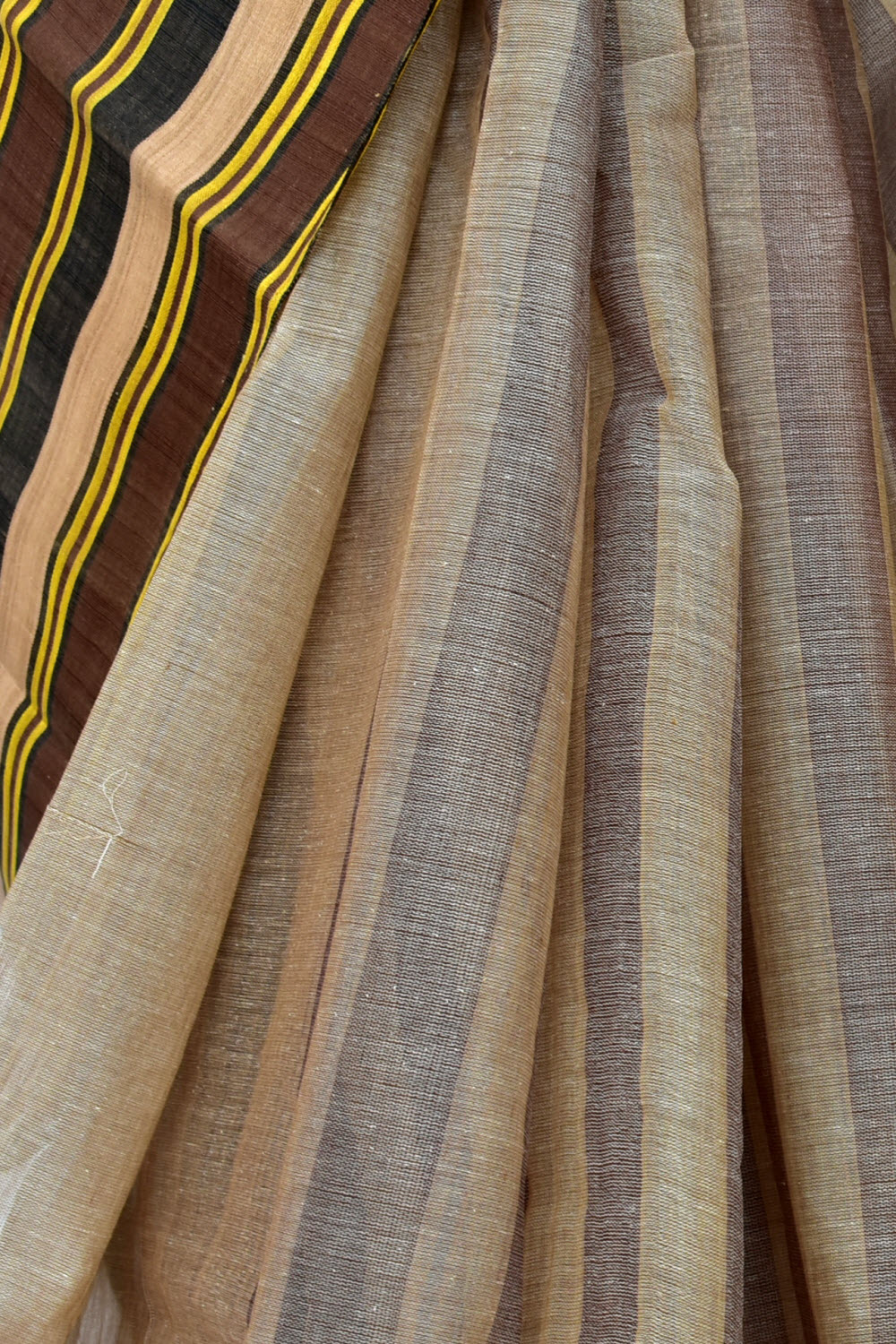 Fawn-Magenta Handwoven Tant Cotton Saree 17476