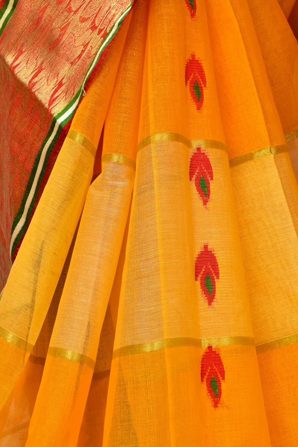 Turmeric Yellow Handwoven Tant Cotton Saree 17491