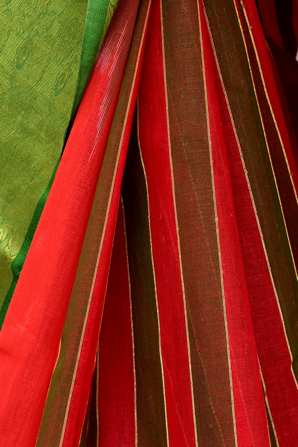 Red-Green Handwoven Tant Cotton Saree 17520