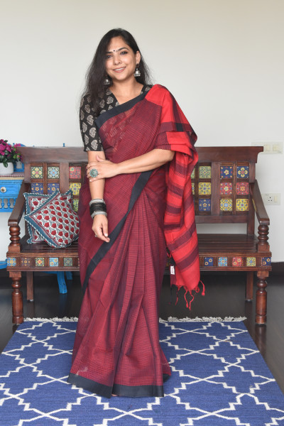 SMALL CHECK RED AND BLACK