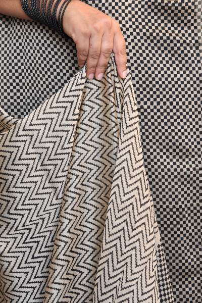 CHEQUERED BLACK