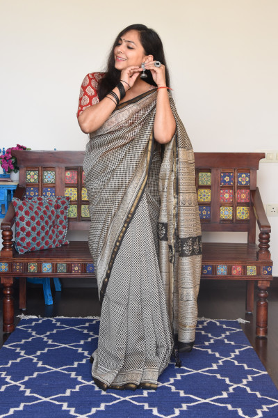 CHEQUERED BLACK