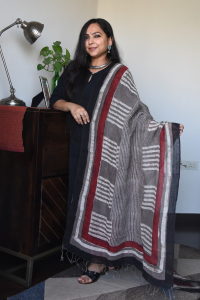 HALF LINE LINEN DUPATTA