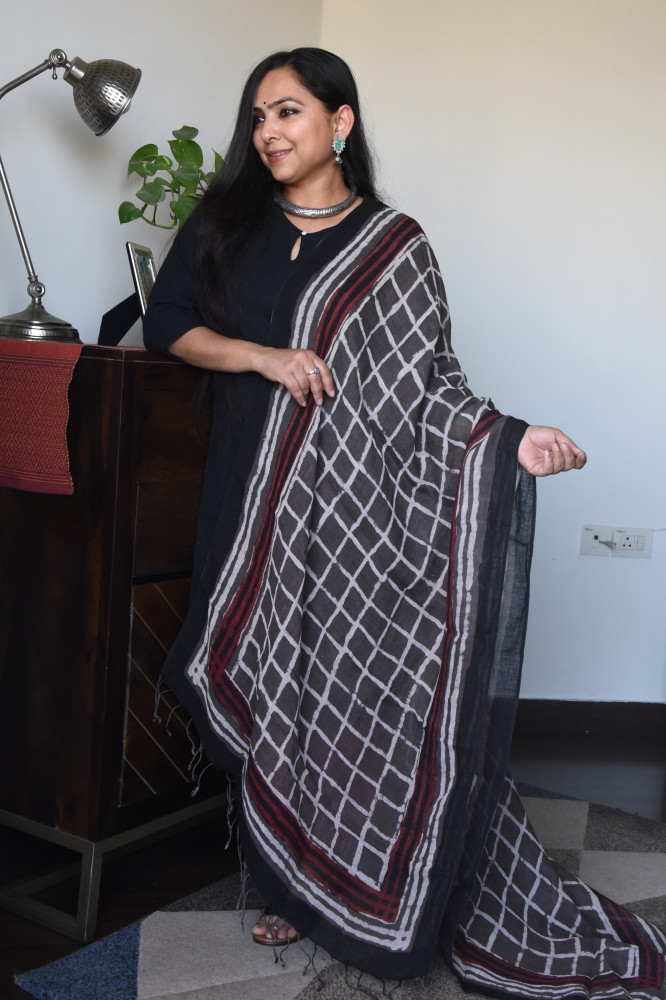 Image of SQUARES LINEN DUPATTA
