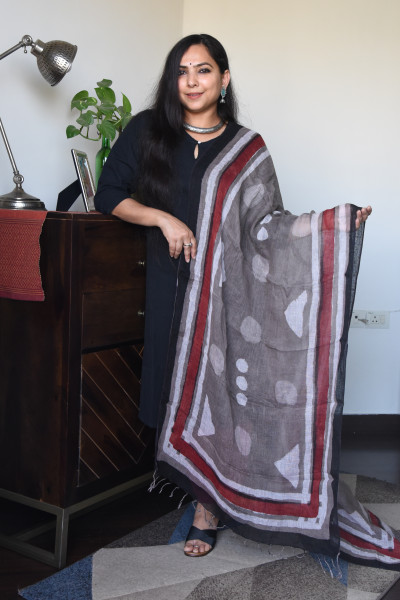 TRIANGLE AND CIRCLE LINEN DUPATTA