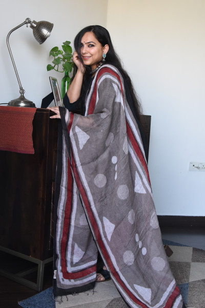 TRIANGLE AND CIRCLE LINEN DUPATTA