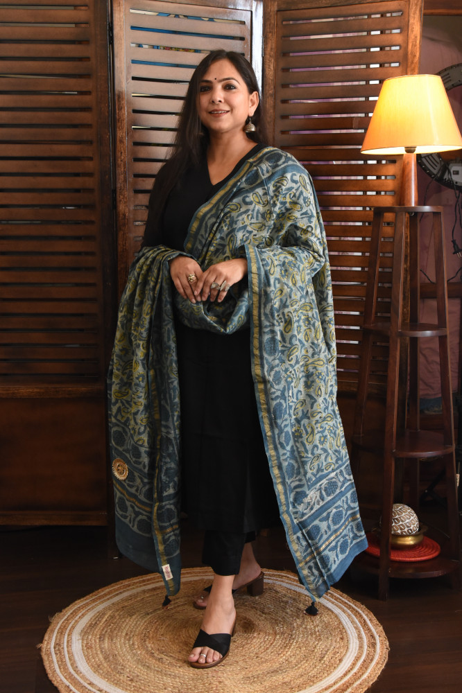 Image of PAISLEY INDIGO COTTON SILK DUPATTA