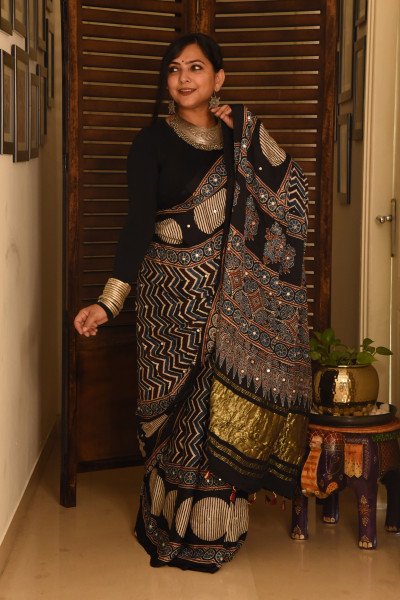 BLACK CIRCLE ZIG ZAG AJRAKH MODAL SILK SAREE WITH MIRROR WORK