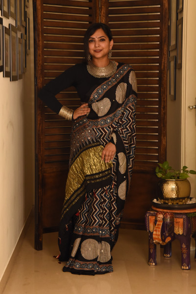 BLACK CIRCLE ZIG ZAG AJRAKH MODAL SILK SAREE WITH MIRROR WORK
