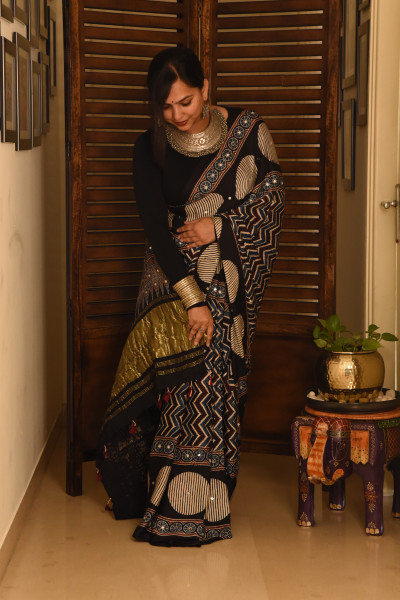 BLACK CIRCLE ZIG ZAG AJRAKH MODAL SILK SAREE WITH MIRROR WORK