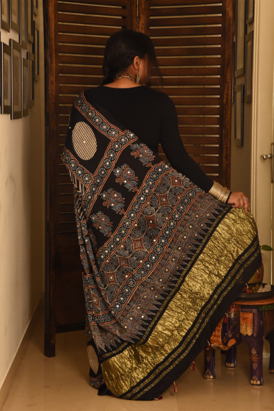 BLACK CIRCLE ZIG ZAG AJRAKH MODAL SILK SAREE WITH MIRROR WORK