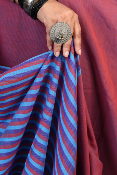 CROSS SHADED RED MANGALGIRI STRIPPED SAREE