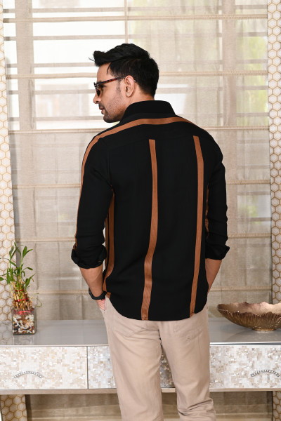 BLACK SHIRT WITH BROWN STRIPES