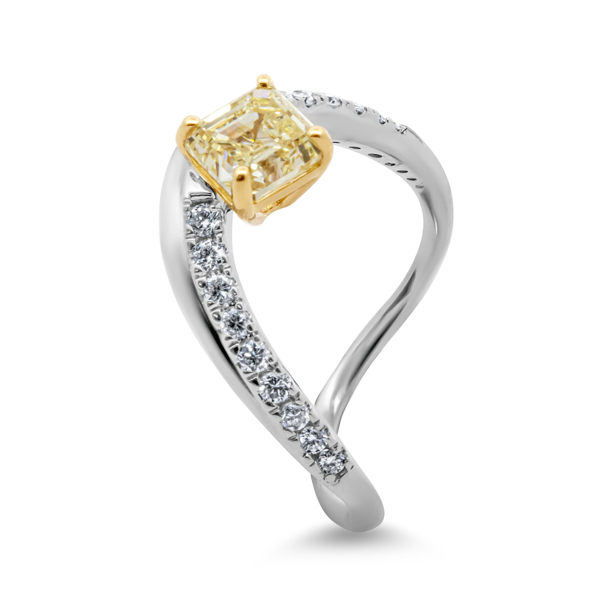 18k Natural Diamond Ring