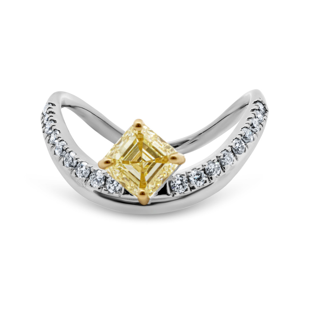 Image of 18k Natural Diamond Ring