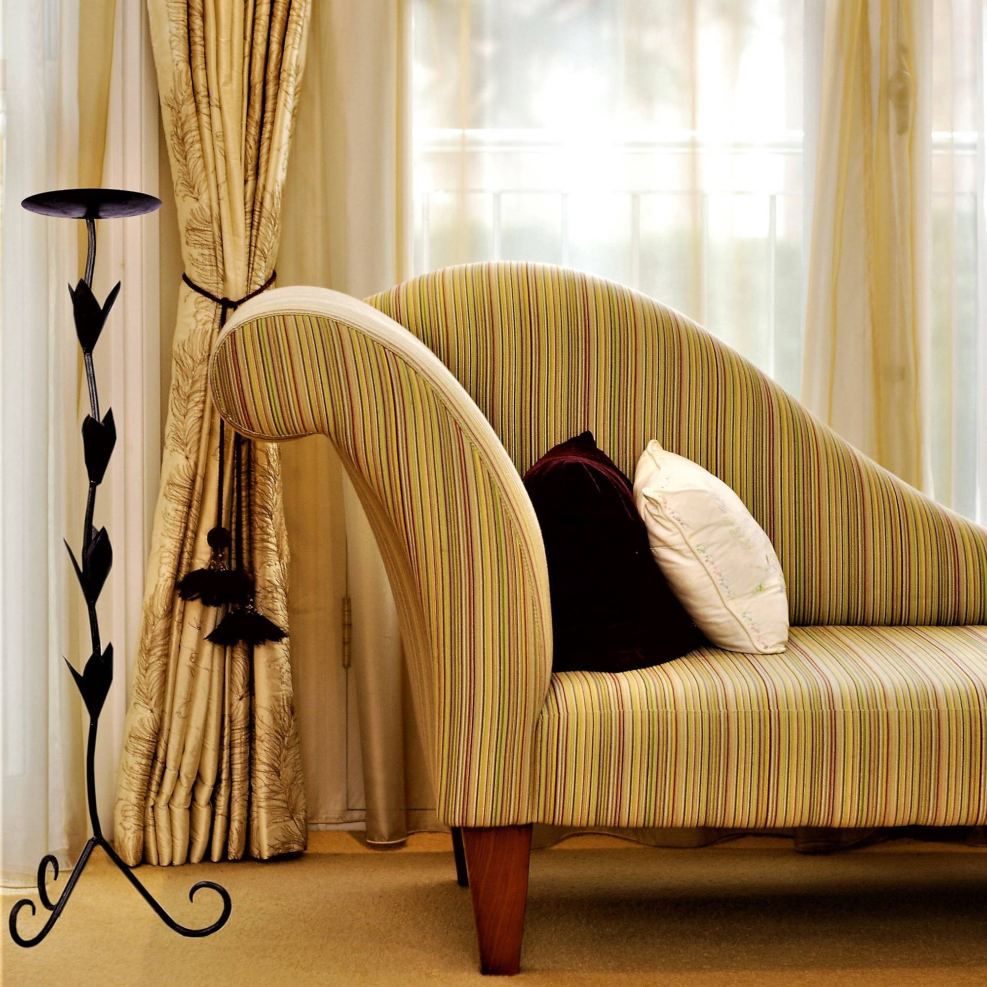 AVIVA Hand Forged Vine Pillar Decor