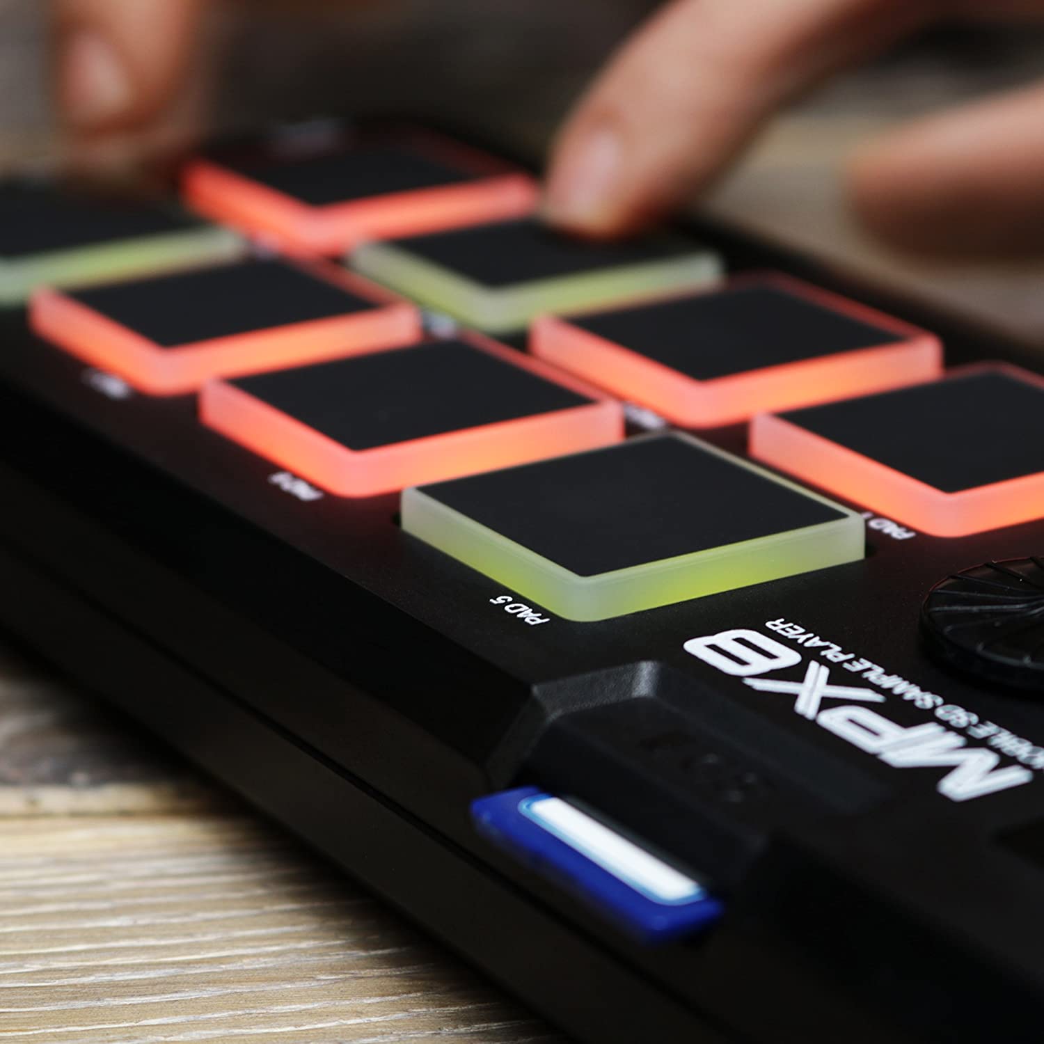 Akai Professional MPX8 SD Sample Pad Controller