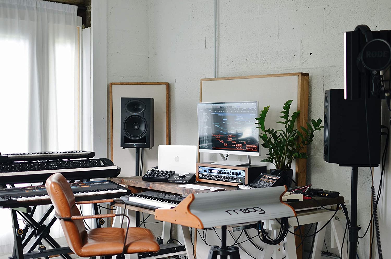 Kali Audio LP 8 Active Near-Field Studio Monitor - Pair