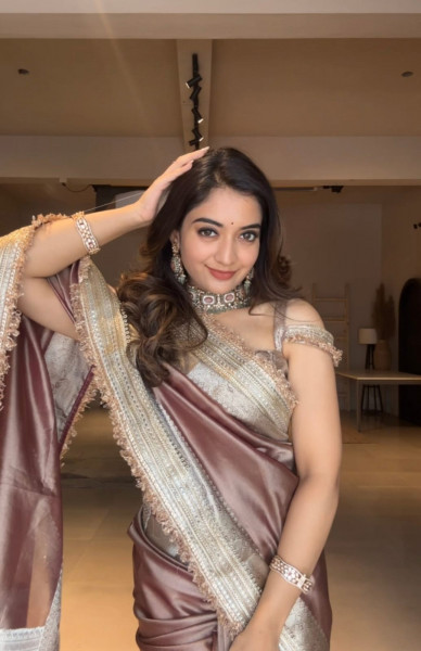 Image of Banarasi tissue silk saree with designer lace