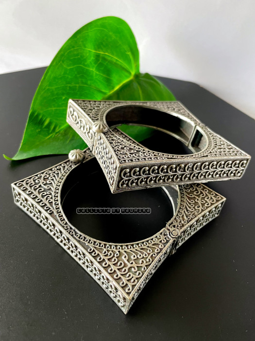 Category Alt Bangles