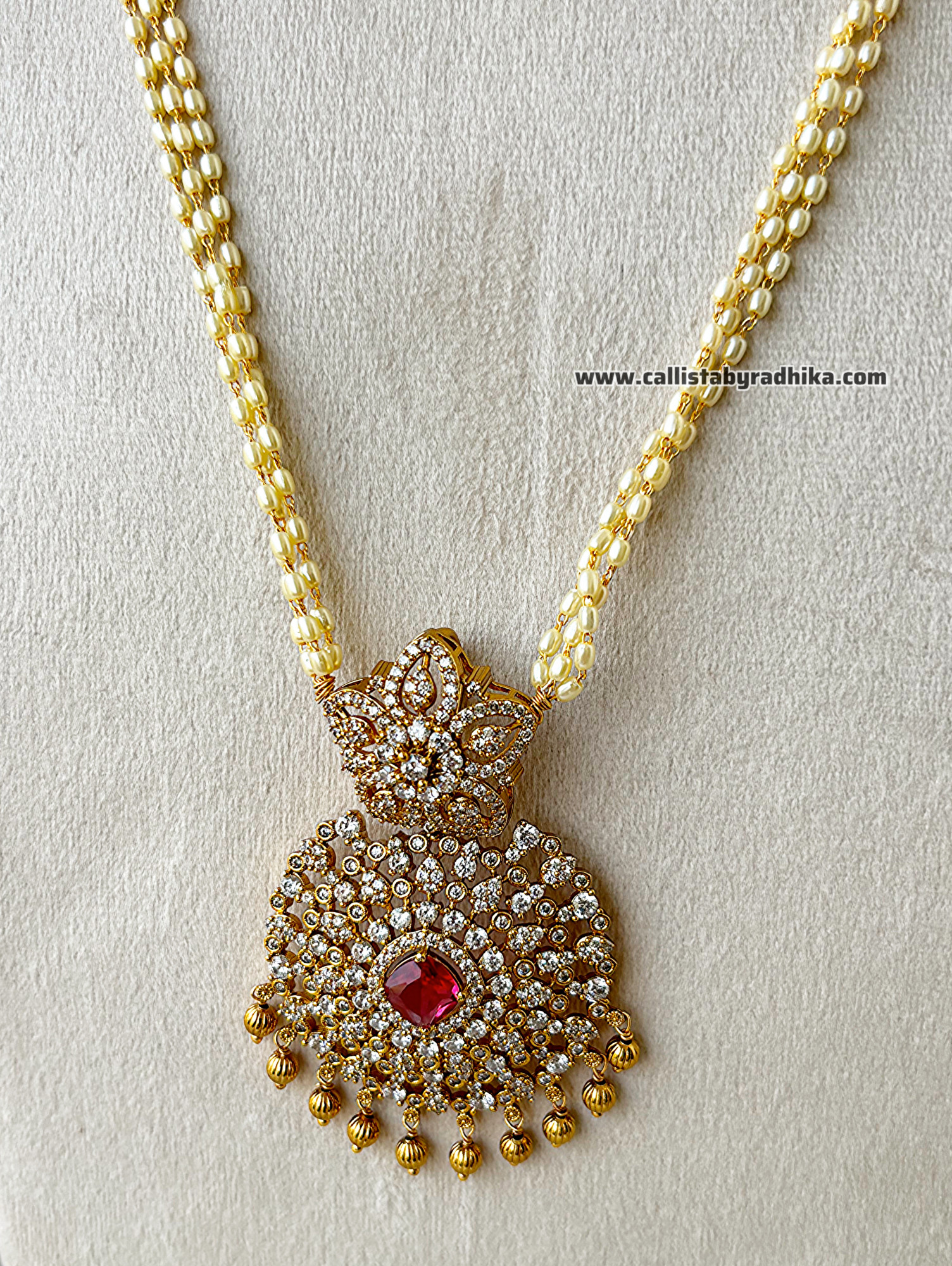 Pearl chain with Locket