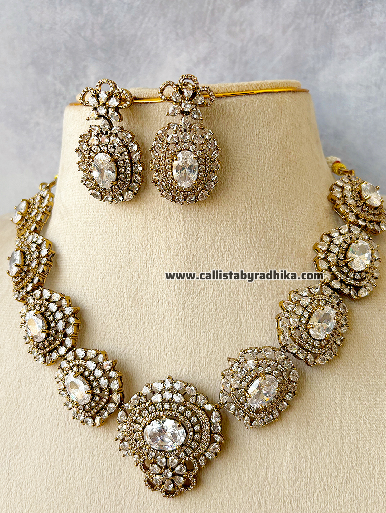 White Stone Moissainte Choker