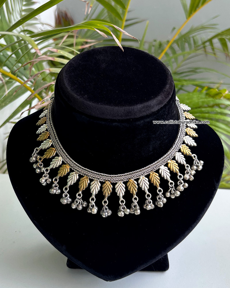 Image of Solid Silver Neckpiece