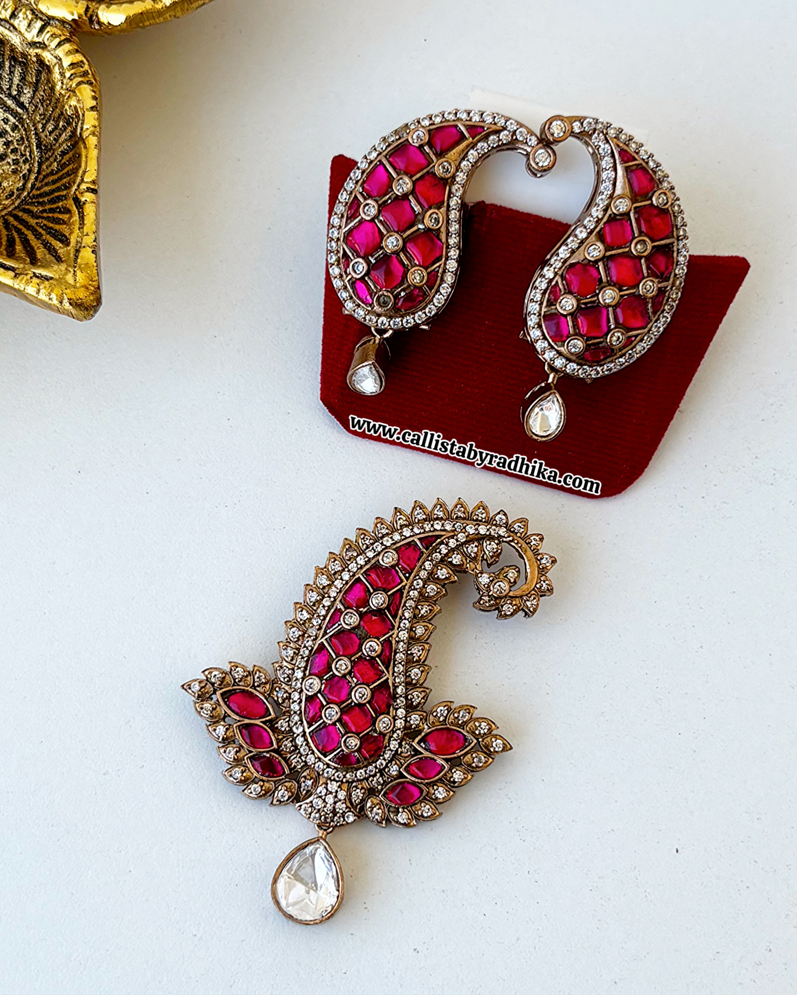 Antique polish Jadau Pendant Set