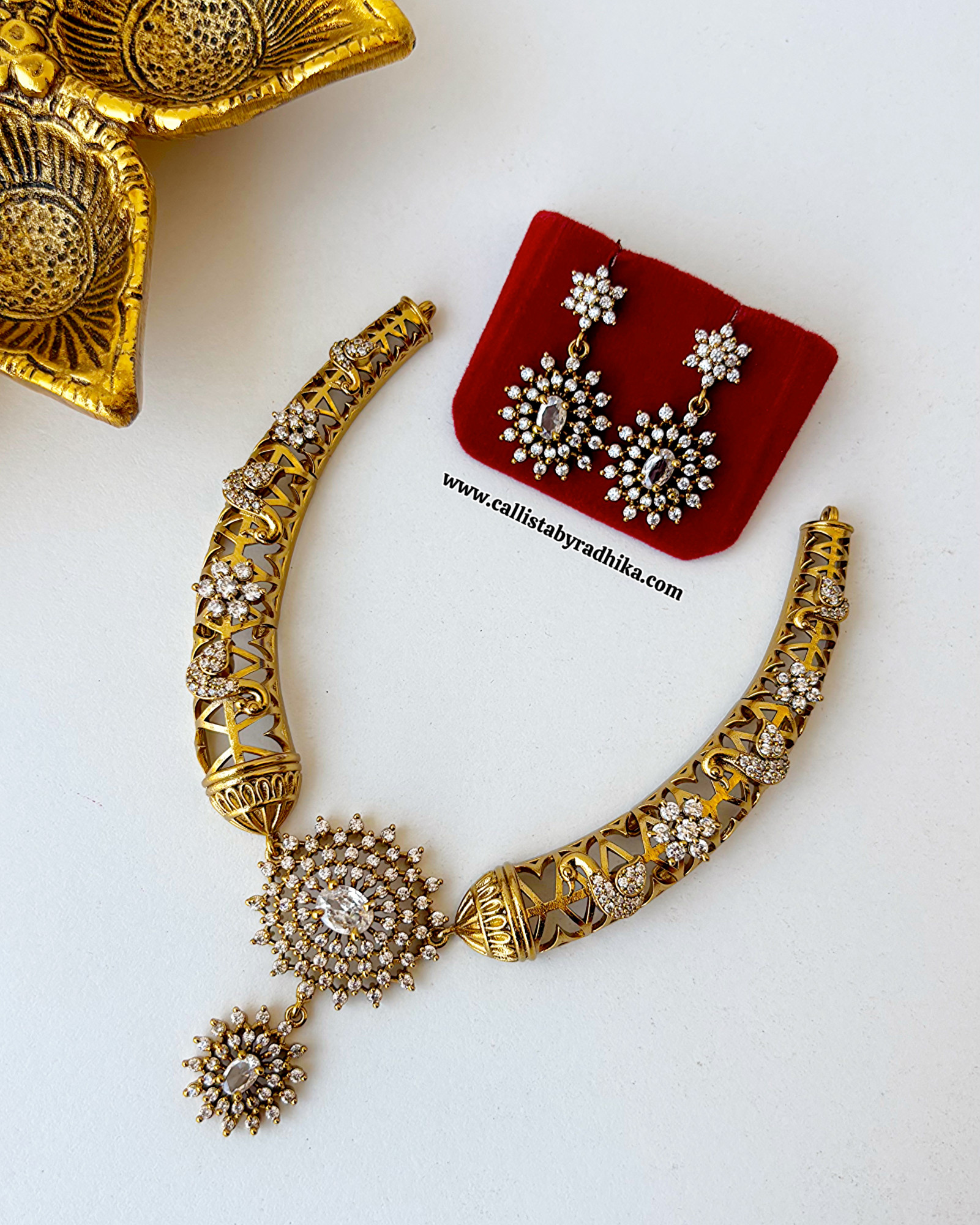 Stone Hasli Necklace