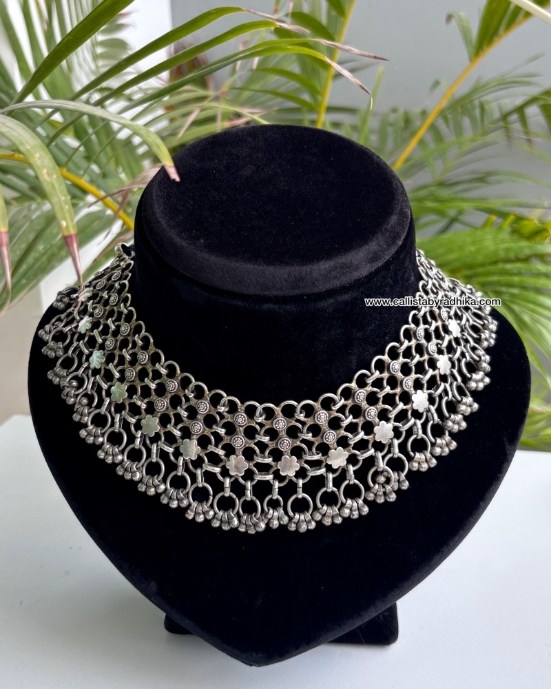 Image of Solid Silver Neckpiece