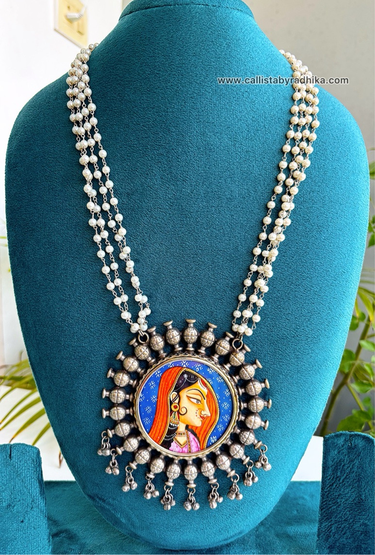 Photo Charm Pearl Neckpiece