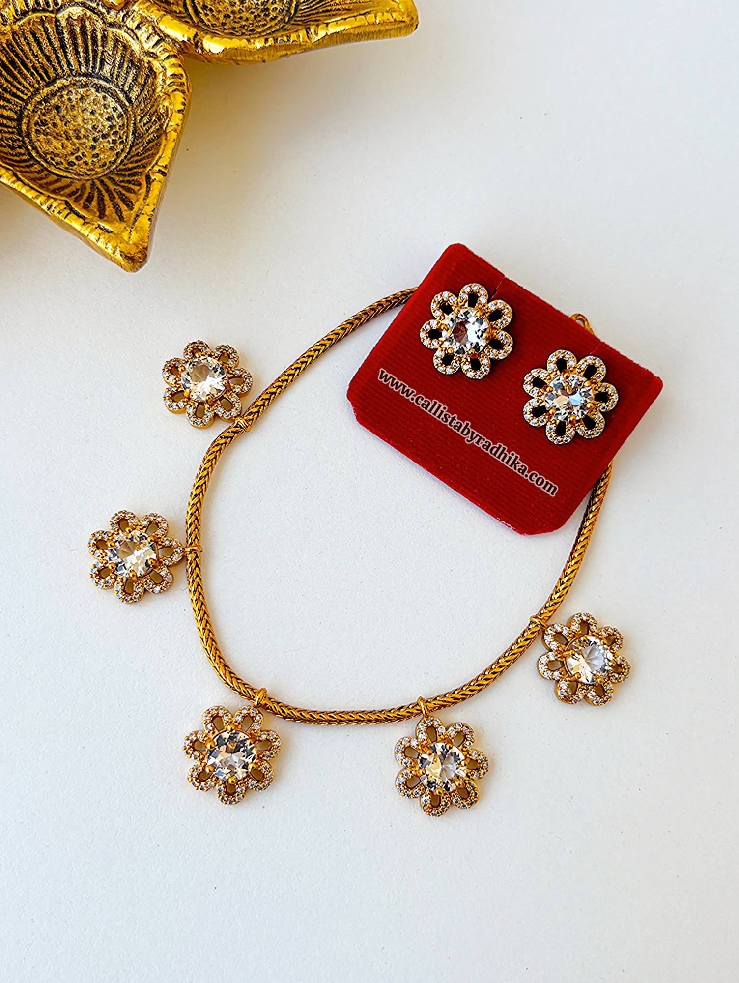 5 Stone Flower Attigai