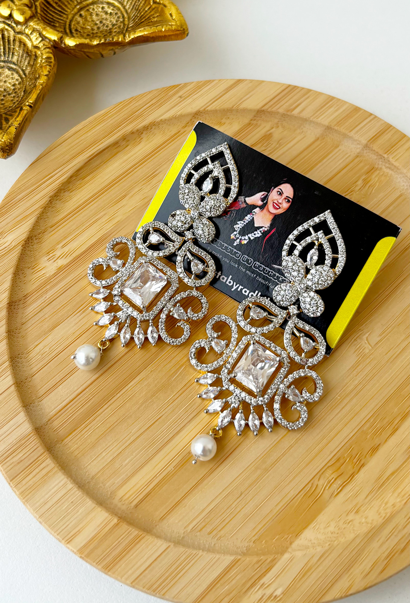 Diamond look-alike earring