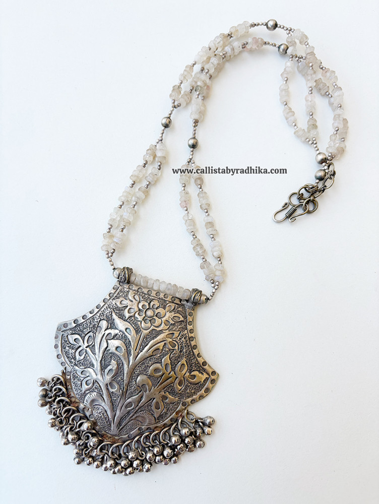 Image of Solid Fusion Neckpiece