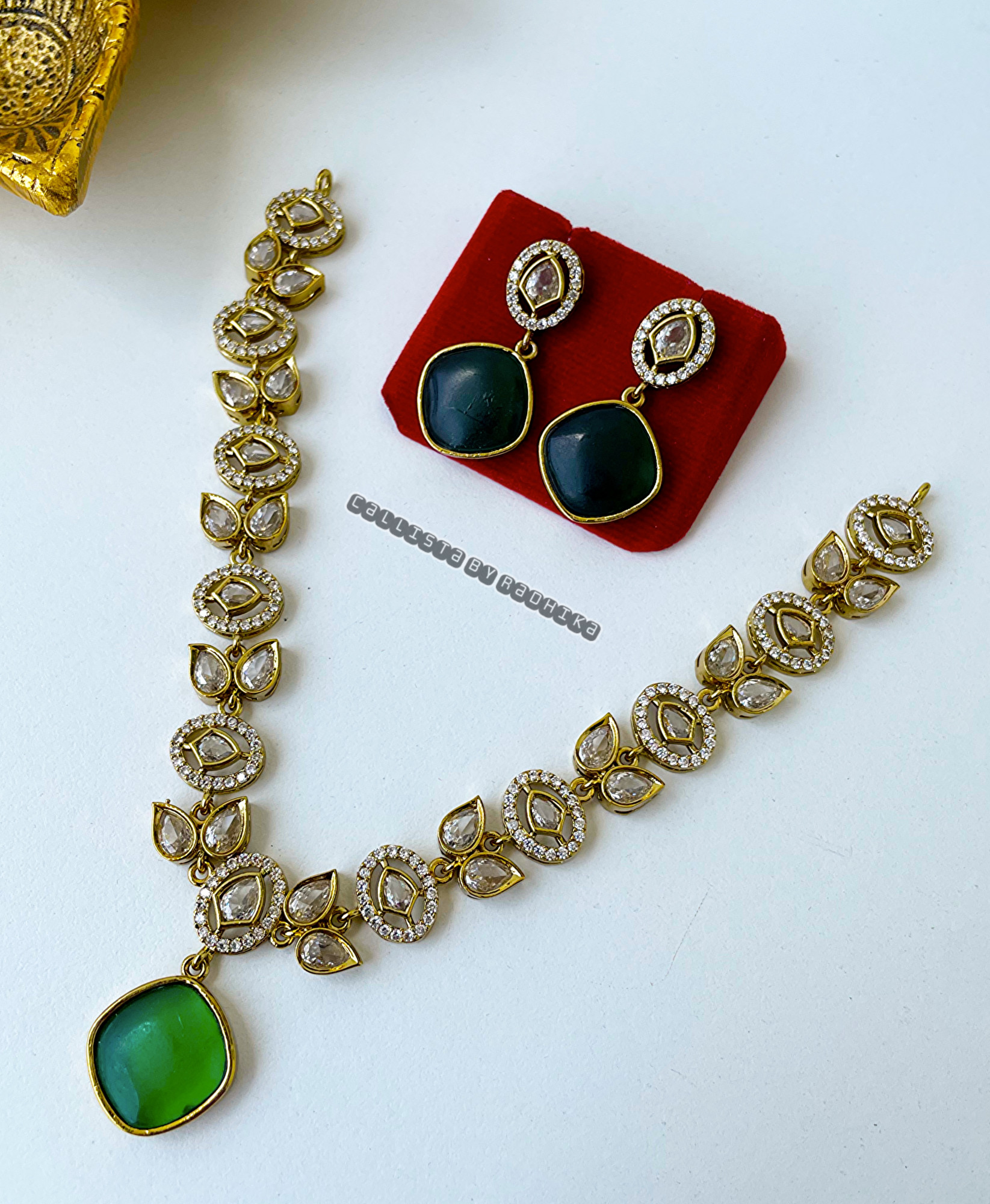 Stone Neckpiece (STN-003)
