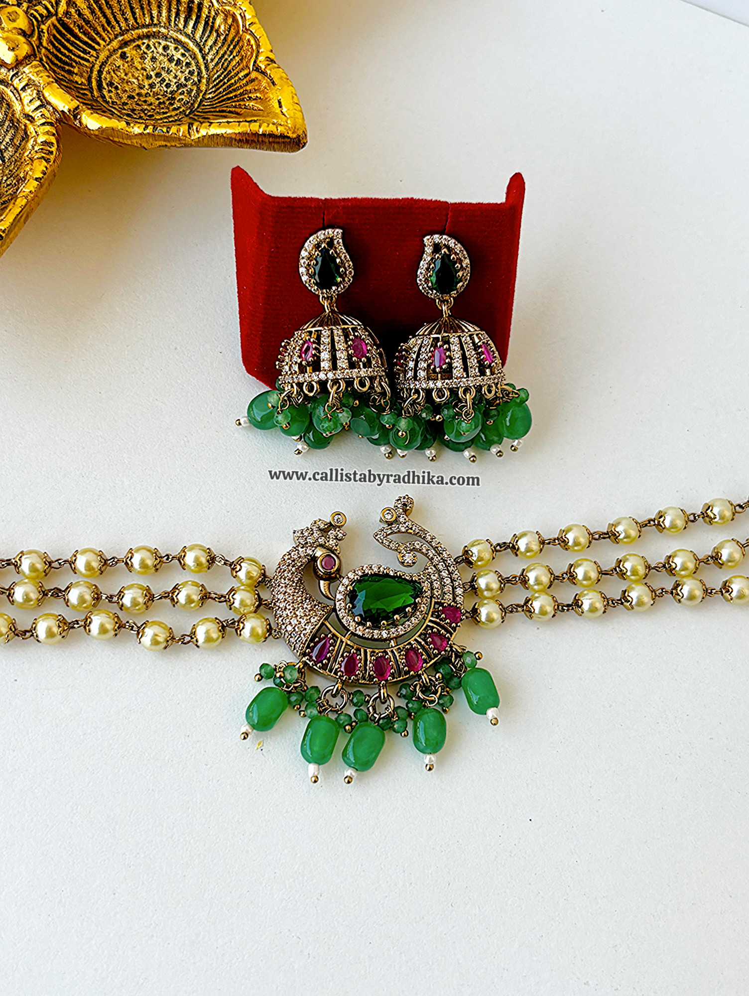 Peacock Pearl Choker